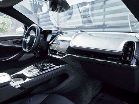 Used 2025 Aston Martin DBX 707 image 42