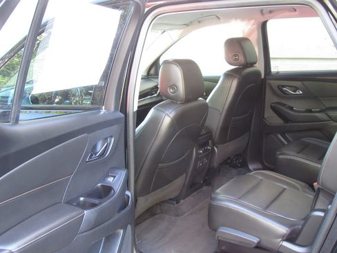 Used 2020 Chevrolet Traverse RS AWD/4WD image 15
