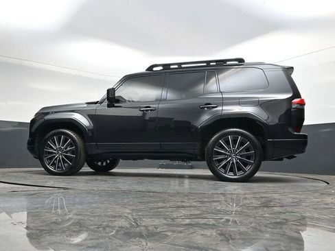 Used 2024 Lexus GX 550 w/ Accessory Package (31) image 31