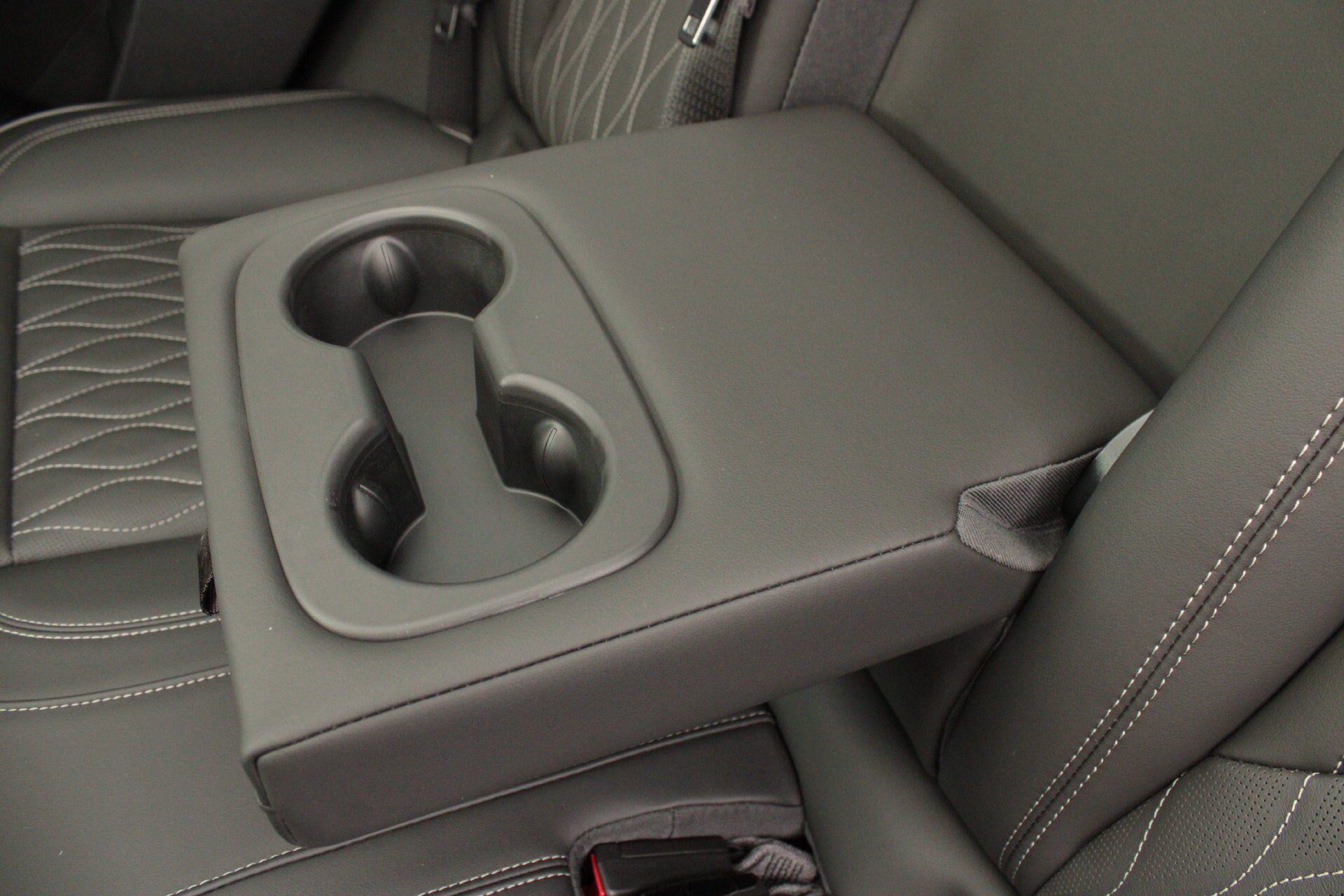 Used 2022 Buick Envision Avenir w/ Technology Package II FWD image 21