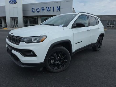 Used 2025 Jeep Compass Latitude w/ Convenience Group AWD/4WD image 1