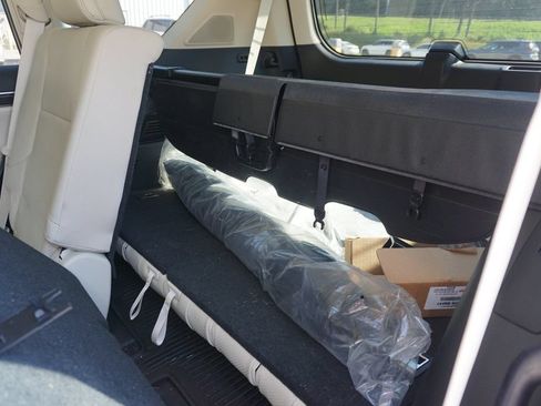 Used 2023 Lexus GX 460 Luxury w/ Accessory Package AWD/4WD image 17