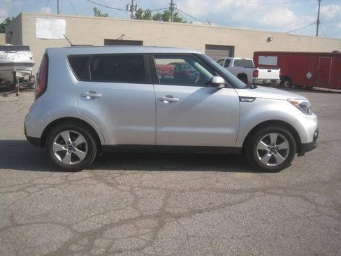 Used 2017 Kia Soul FWD image 4