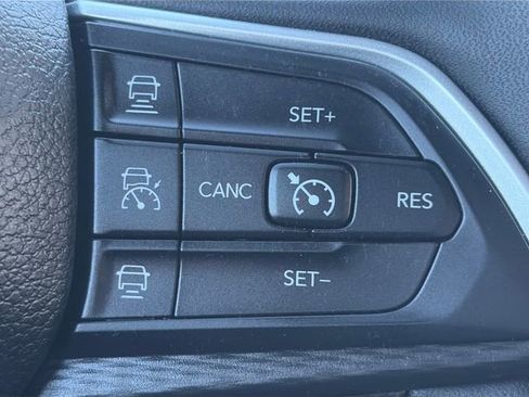 Used 2023 Jeep Grand Cherokee L Laredo AWD/4WD image 46