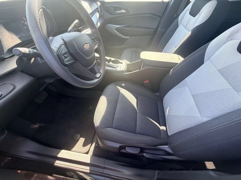 Used 2025 Chevrolet Trax LS FWD image 8