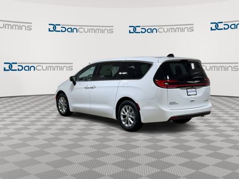 New 2026 Chrysler Pacifica Limited image 7