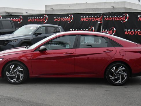 Used 2025 Hyundai Elantra Sport image 4