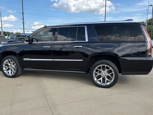 Used 2019 Cadillac Escalade ESV Premium Luxury AWD/4WD image 6