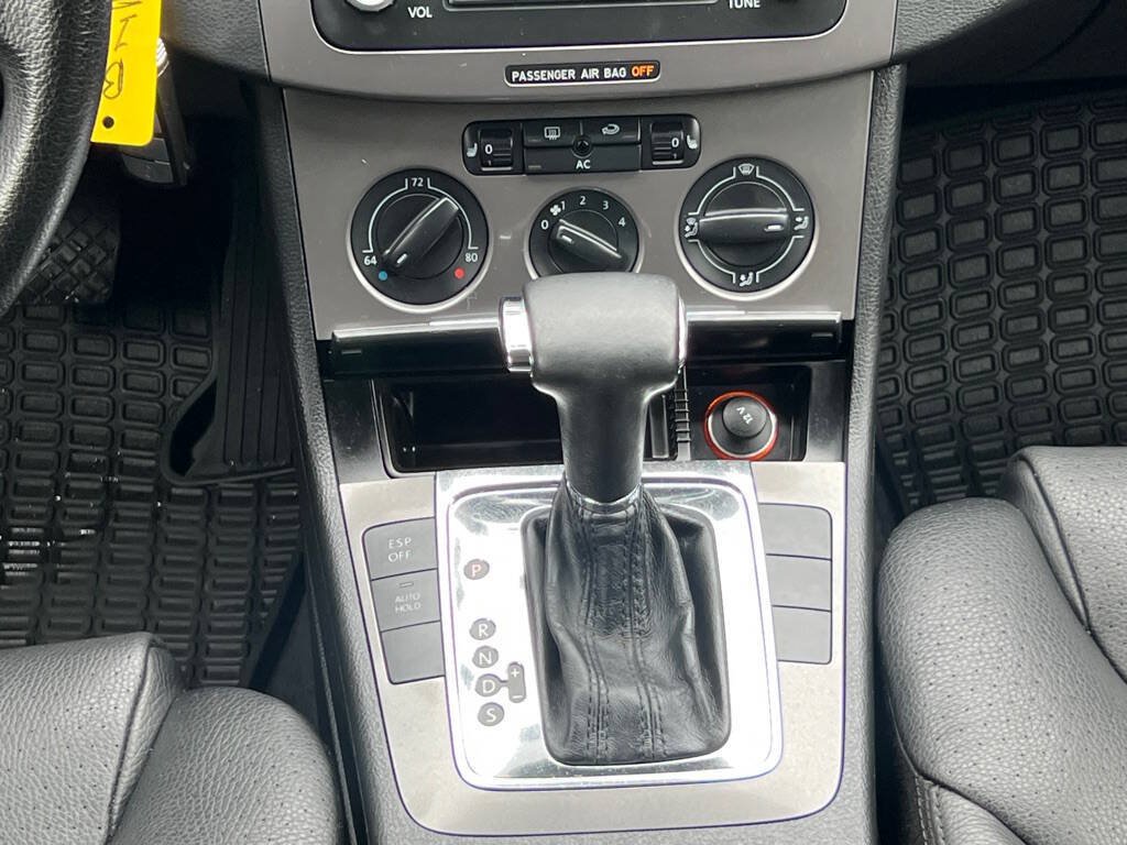 Used 2008 Volkswagen Passat 2.0T FWD image 14
