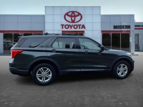 Used 2022 Ford Explorer XLT w/ Equipment Group 202A image 7