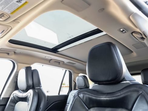 Used 2022 Lincoln Aviator Reserve w/ Equipment Group 201A image 5