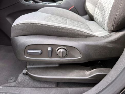 Used 2023 Chevrolet Equinox LS w/ LS Convenience Package AWD/4WD image 10