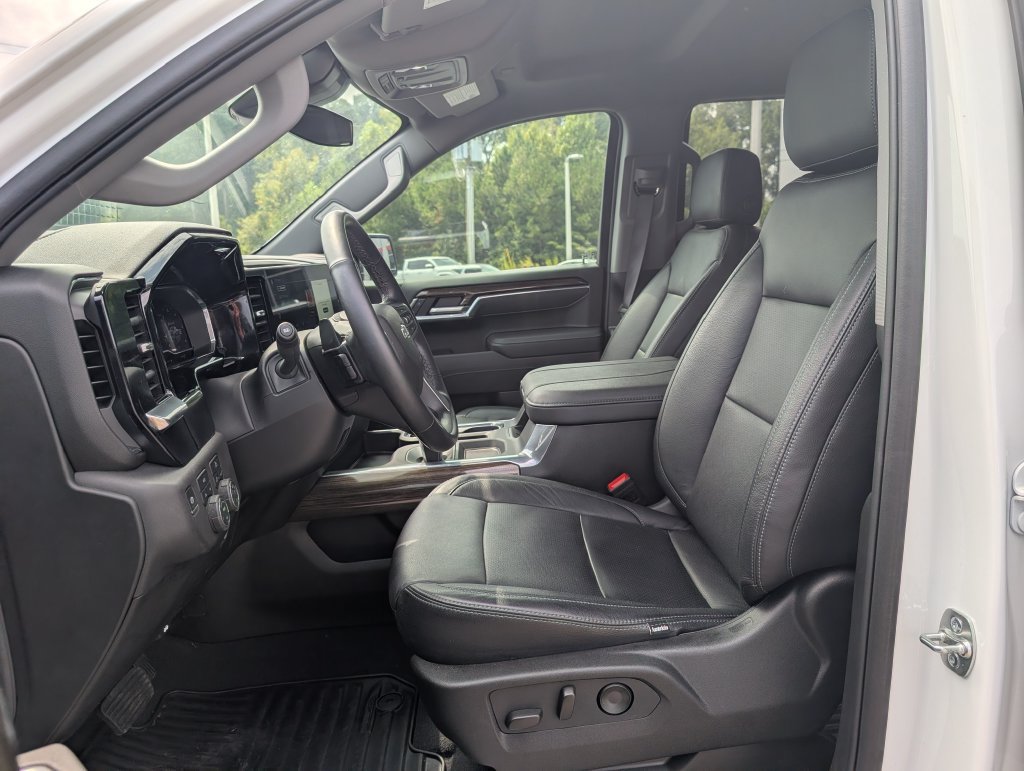Used 2025 Chevrolet Silverado 1500 RST AWD/4WD image 22