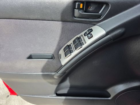 Used 2004 Toyota Matrix FWD image 14
