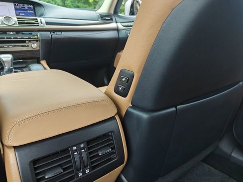 Used 2013 Lexus LS 460 image 24