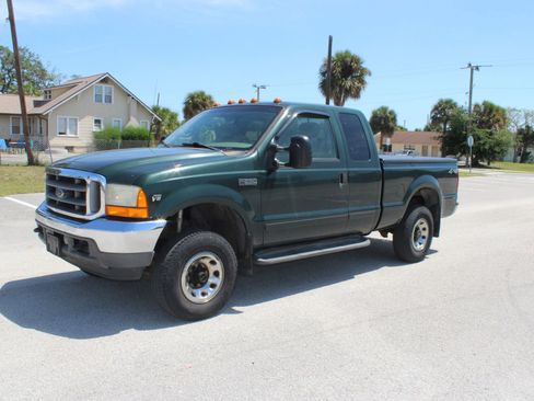 Used 2001 Ford F250 4x4 SuperCab Super Duty image 3