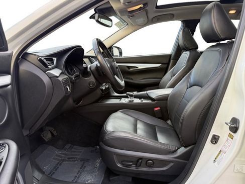 Used 2019 INFINITI QX50 Essential w/ Premium Heat Package image 10