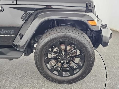 Used 2023 Jeep Gladiator Overland AWD/4WD image 9