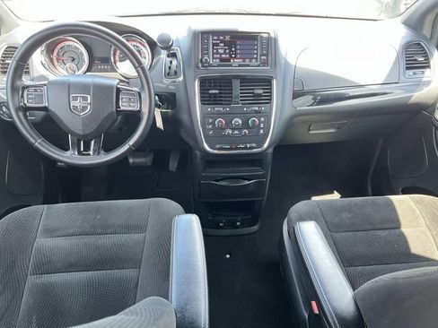 Used 2017 Dodge Grand Caravan SE FWD image 14