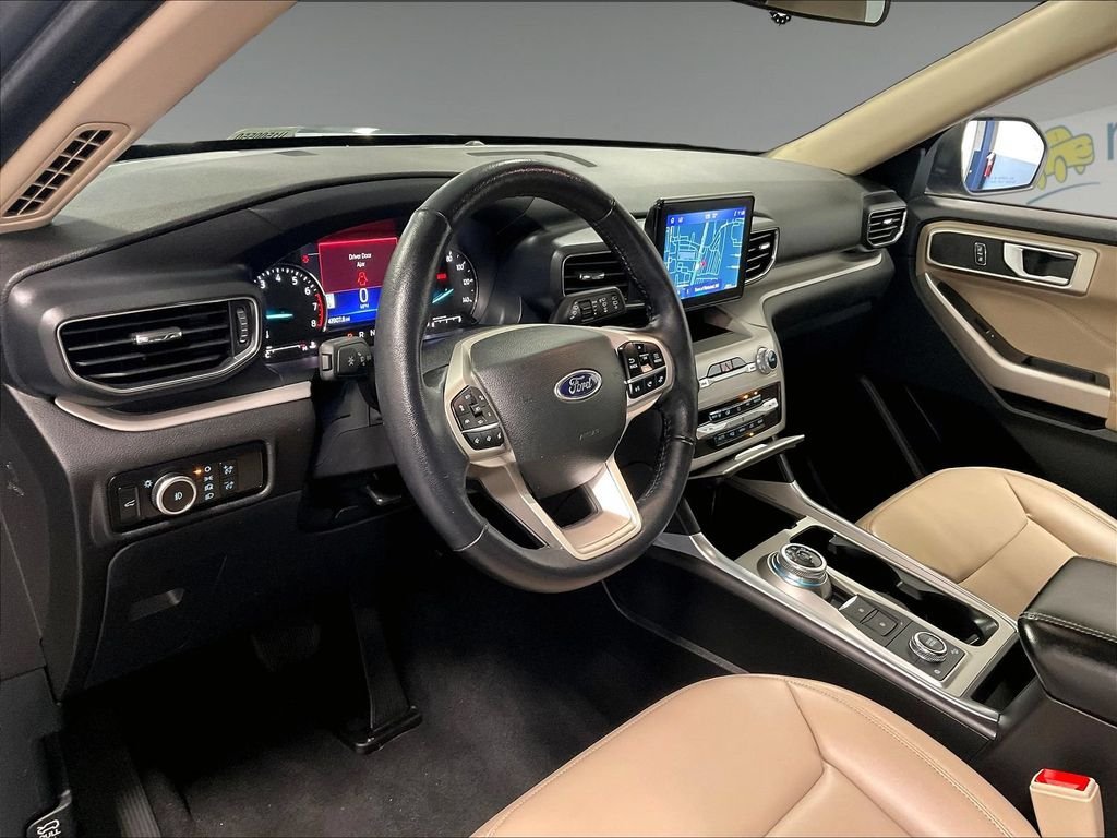 Used 2023 Ford Explorer XLT w/ Equipment Group 202A AWD/4WD image 8