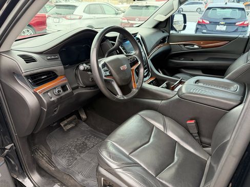 Used 2018 Cadillac Escalade Premium Luxury image 17