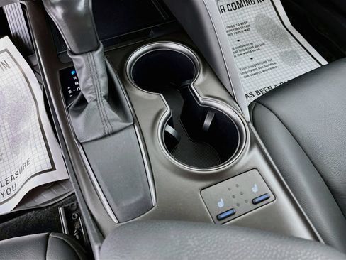 Used 2024 Toyota Camry SE FWD image 18
