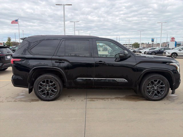 Used 2025 Toyota Sequoia Platinum AWD/4WD image 8