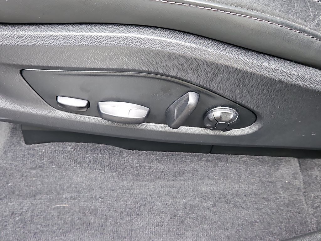 Certified 2026 Porsche Macan 4 Electric AWD/4WD image 28