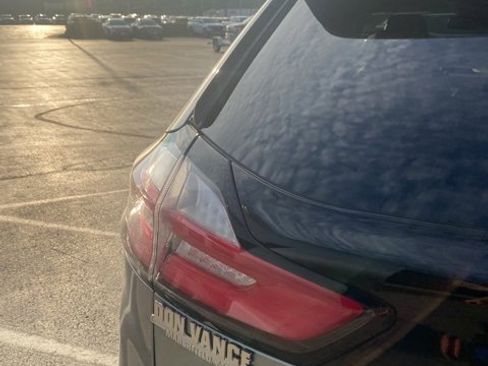 Used 2022 Ford Edge SEL w/ Convenience Package image 7