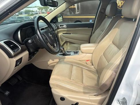 Used 2017 Jeep Grand Cherokee Limited AWD/4WD image 3