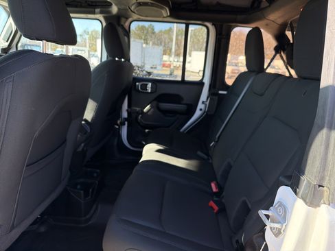 Used 2021 Jeep Wrangler Unlimited Sport image 31