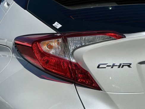 Used 2022 Toyota C-HR XLE image 6