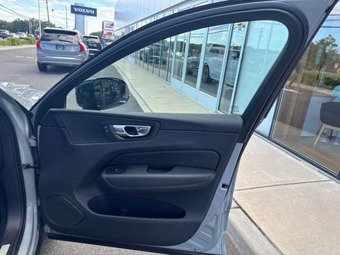 Certified 2025 Volvo XC60 B5 Plus AWD/4WD image 14