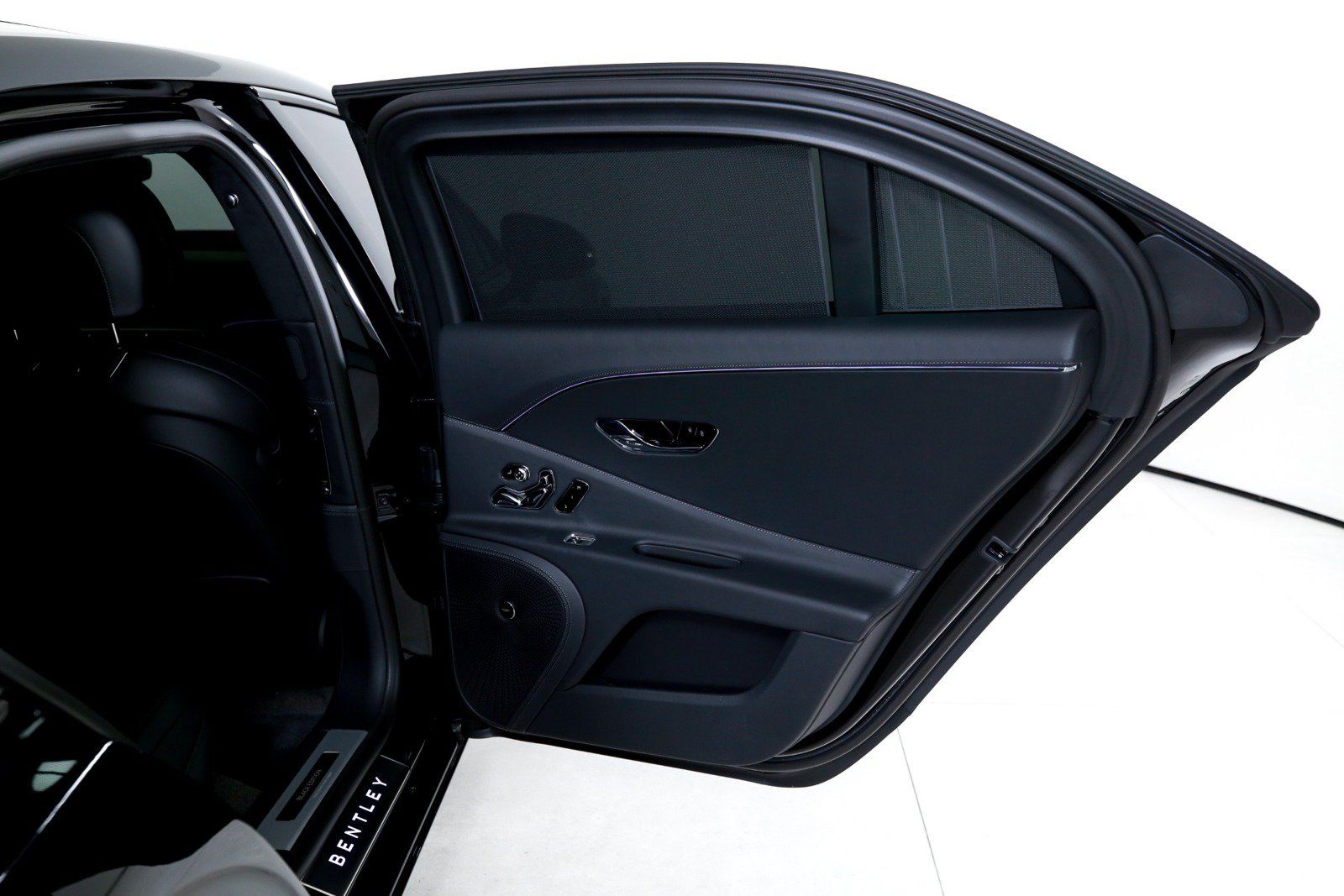 Used 2025 Bentley Flying Spur Plug-In Hybrid AWD/4WD image 23