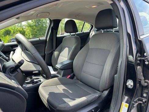 Used 2018 Chevrolet Cruze LT w/ Convenience Package FWD image 17