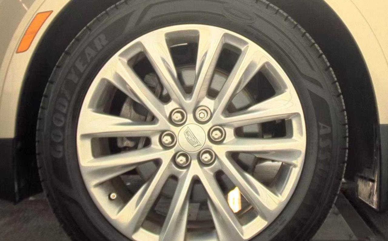Used 2017 Cadillac XT5 Platinum AWD/4WD image 9