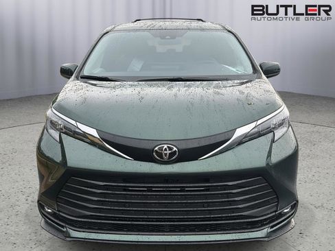 New 2026 Toyota Sienna XLE FWD image 9