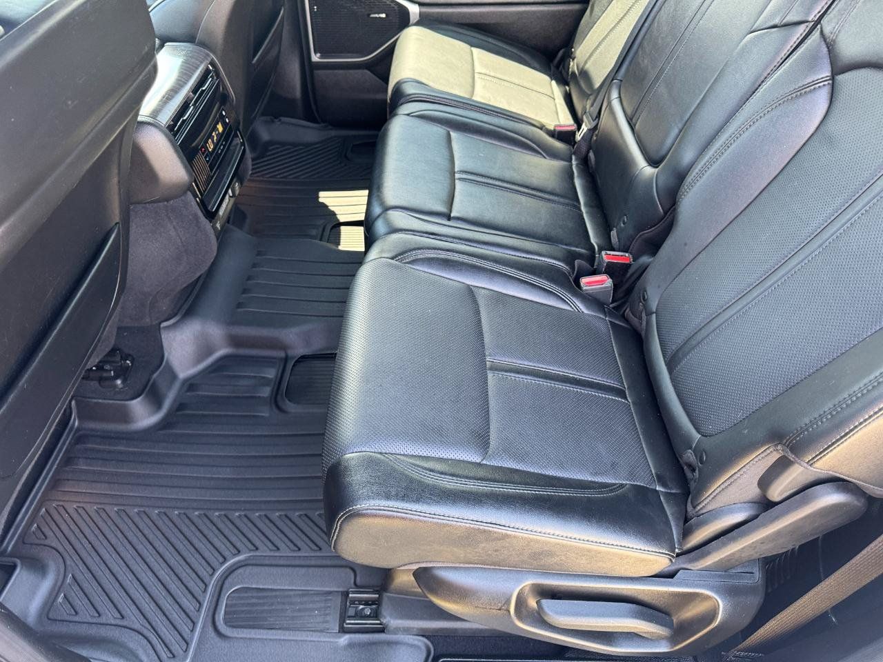 Used 2024 Jeep Wagoneer L Series II RWD image 20