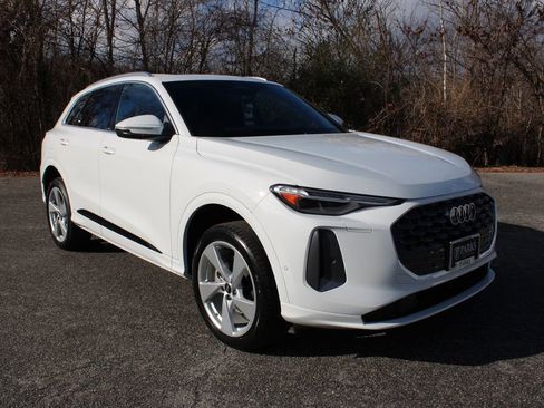 New 2025 Audi Q5 Premium Plus image 2