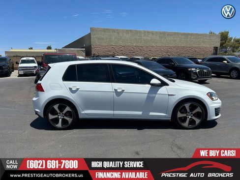 Used 2015 Volkswagen Golf 4-Door FWD image 5
