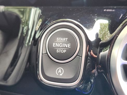 Used 2025 Mercedes-Benz GLA 250 image 32