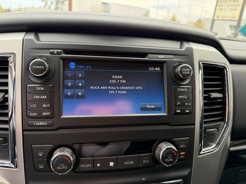 Used 2018 Nissan Titan SV w/ SV Convenience Package image 19