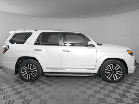 Used 2018 Toyota 4Runner Limited RWD image 3