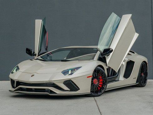 Used 2017 Lamborghini Aventador S image 5