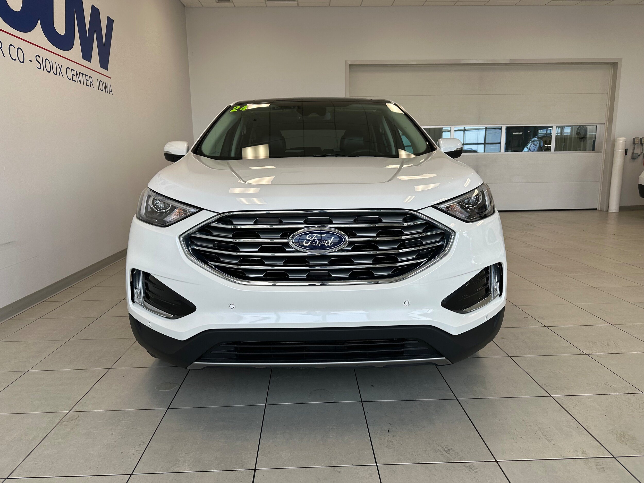 Used 2024 Ford Edge Titanium AWD/4WD image 3