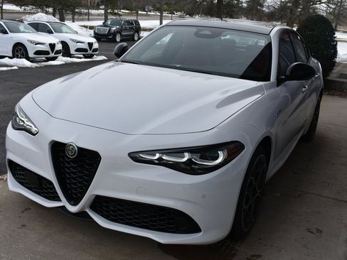 New 2025 Alfa Romeo Giulia AWD image 6