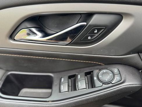 Used 2019 Chevrolet Traverse LT FWD image 9