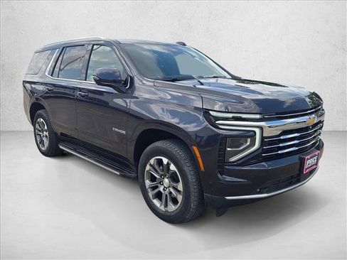 Used 2025 Chevrolet Tahoe LT w/ Comfort Package RWD image 3