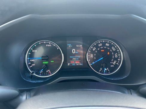 Used 2022 Toyota RAV4 SE image 16