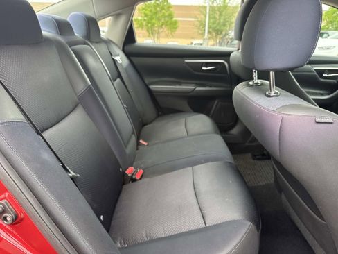 Used 2016 Nissan Altima 2.5 SR w/ Interior Lighting Package FWD image 11